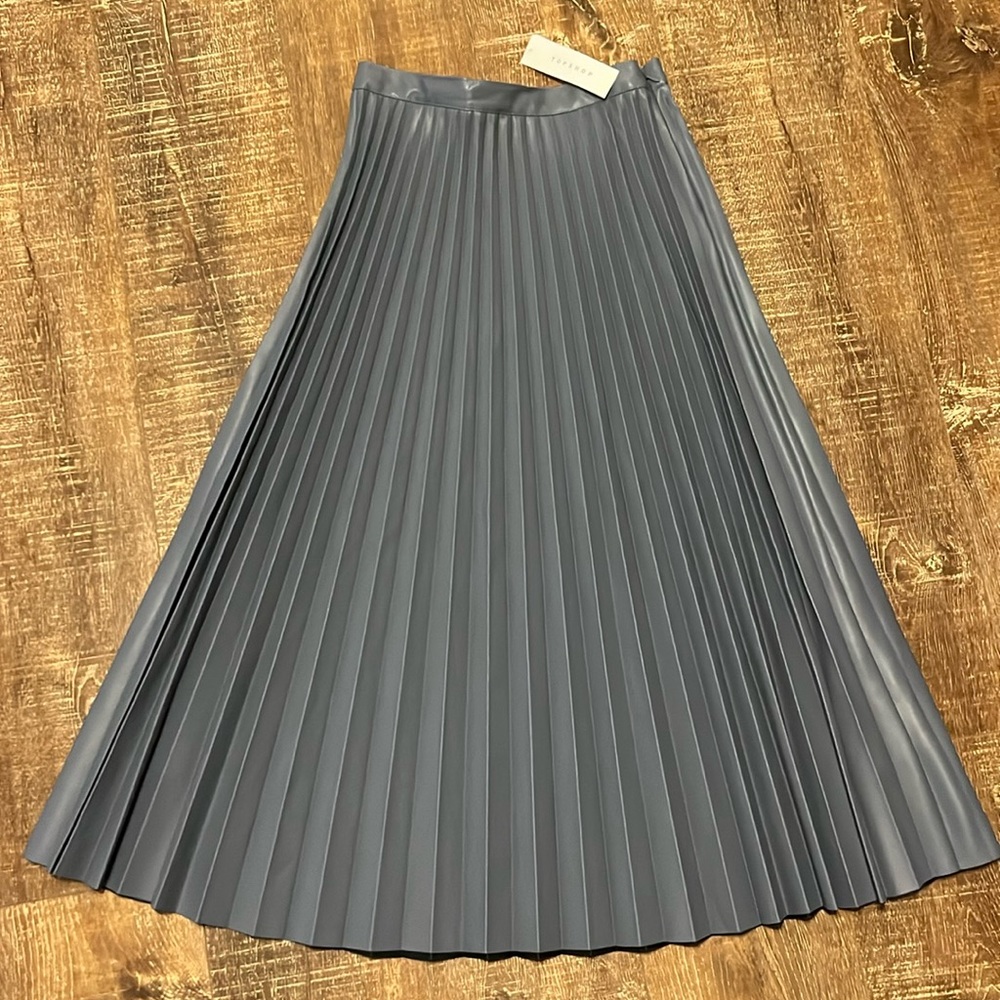 NWT Topshop Dark Gray Pleated Pleather Skirt Size 6